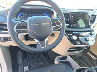 2024 Chrysler Pacifica - Photo 12