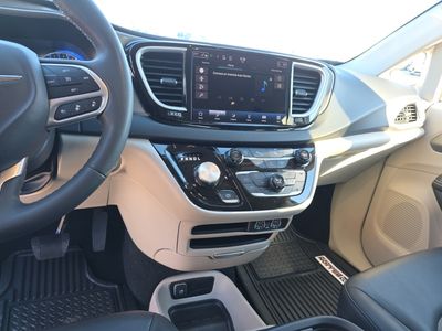 2024 Chrysler Pacifica - Photo 13
