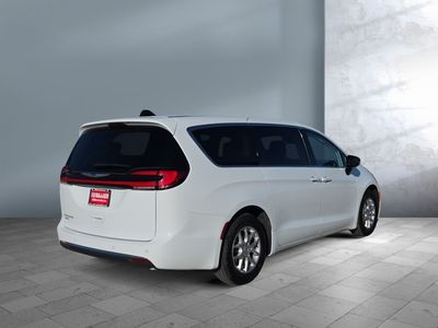 2024 Chrysler Pacifica - Photo 6