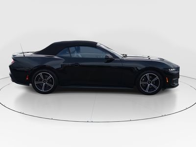2024 Ford Mustang - Photo 8