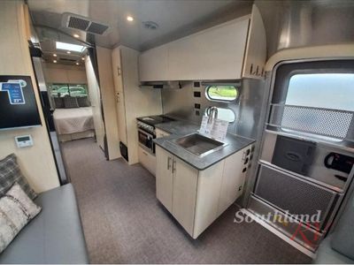 2025 Airstream Flying Cloud - Photo 12