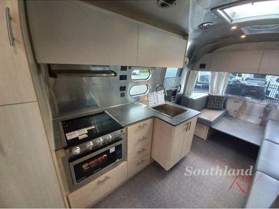 2025 Airstream Flying Cloud - Photo 13