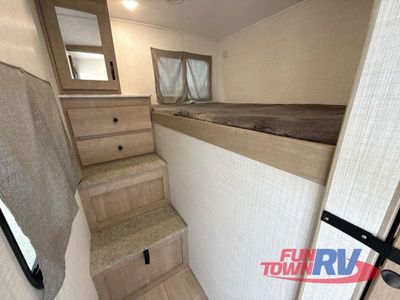 2025 Palomino SolAire - Photo 36