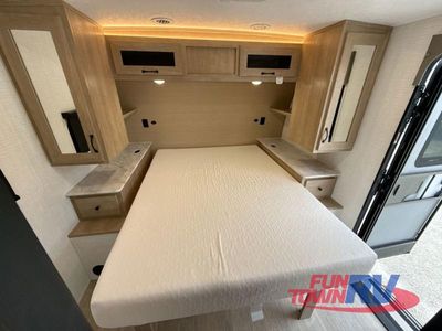 2025 Palomino SolAire - Photo 33