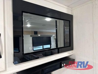 2025 Palomino SolAire - Photo 19