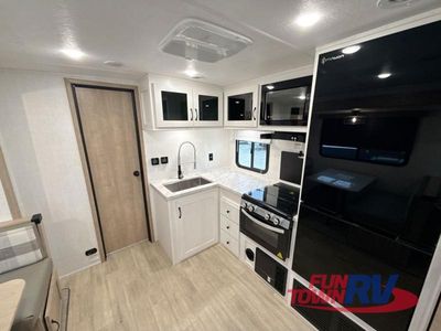 2025 Palomino SolAire - Photo 16
