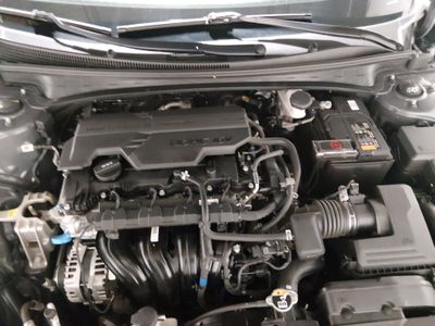 2025 Hyundai Elantra — photo 9 view