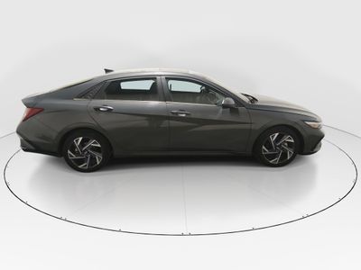 2025 Hyundai Elantra — photo 8 view