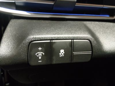2025 Hyundai Elantra — photo 13 view