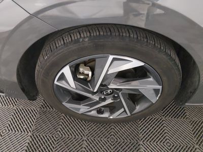 2025 Hyundai Elantra — photo 10 view