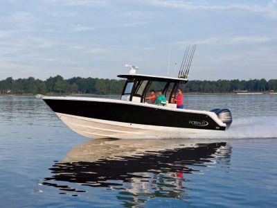 2017 Robalo R302 — front three-quarter view