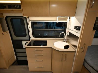 2020 Leisure Travel Vans UNITIY — photo 9 view