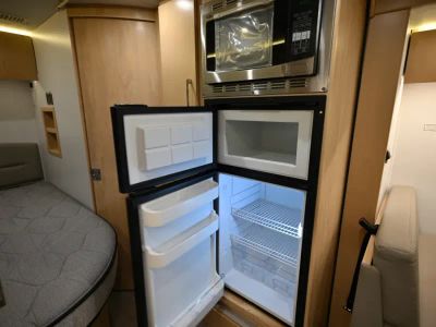 2020 Leisure Travel Vans UNITIY — photo 18 view