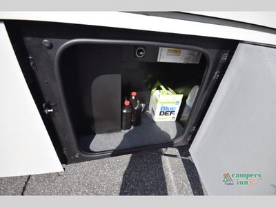 2023 Winnebago Forza - Photo 12