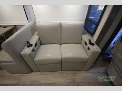 2023 Winnebago Forza - Photo 24