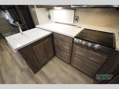 2023 Winnebago Forza - Photo 40