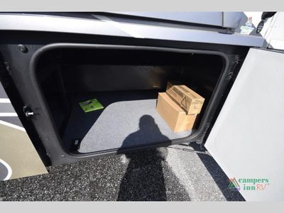 2023 Winnebago Forza - Photo 9