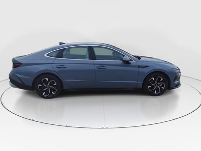 2025 Hyundai Sonata - Photo 8