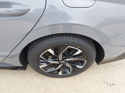 2025 Hyundai Sonata - Photo 10