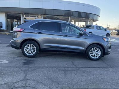 2022 Ford Edge — detail view