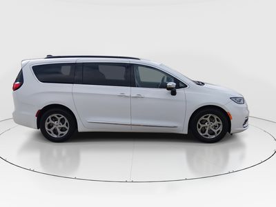 2023 Chrysler Pacifica - Photo 8