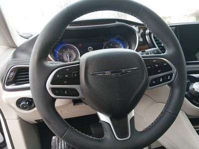 2023 Chrysler Pacifica - Photo 12