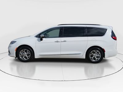 2023 Chrysler Pacifica - Photo 4