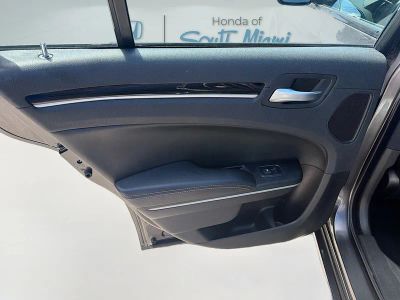 2023 Chrysler 300 — photo 26 view
