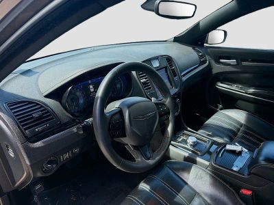 2023 Chrysler 300 — photo 9 view