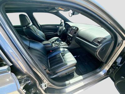 2023 Chrysler 300 — photo 32 view