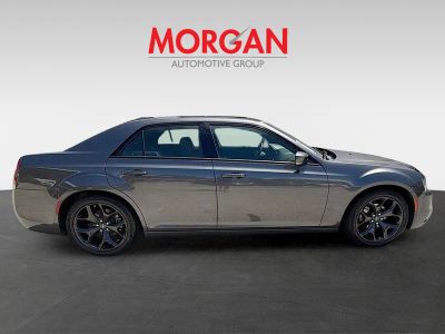 2023 Chrysler 300 — photo 8 view