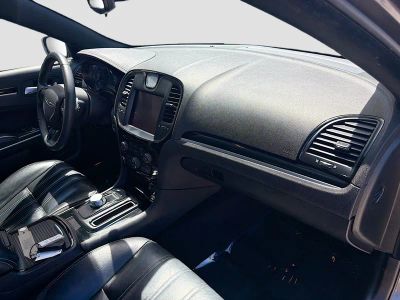 2023 Chrysler 300 — photo 33 view