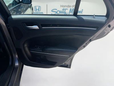 2023 Chrysler 300 — photo 31 view