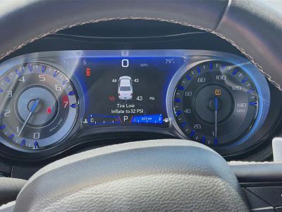 2023 Chrysler 300 — photo 11 view