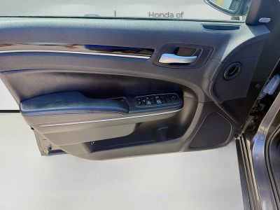 2023 Chrysler 300 — photo 20 view