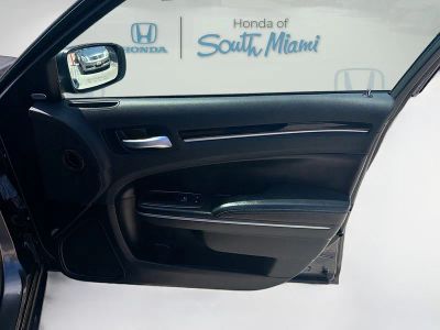 2023 Chrysler 300 — photo 34 view