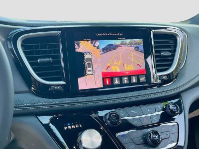 2026 Chrysler Pacifica — photo 13 view
