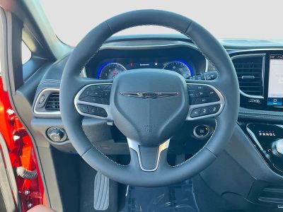 2026 Chrysler Pacifica — photo 11 view