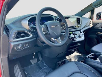 2026 Chrysler Pacifica — photo 9 view
