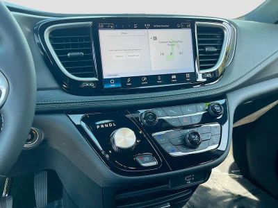 2026 Chrysler Pacifica — photo 14 view