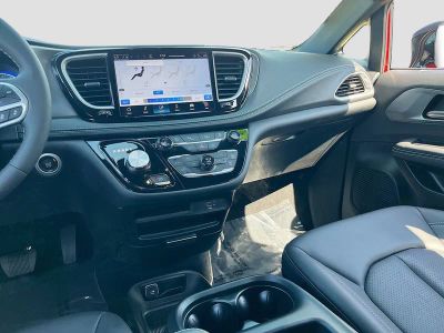 2026 Chrysler Pacifica — photo 22 view