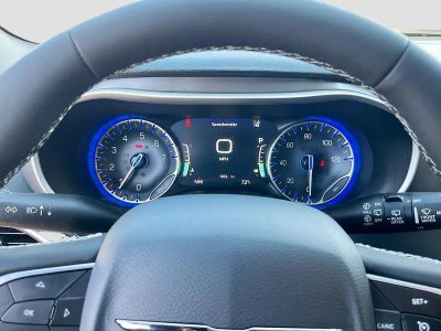 2026 Chrysler Pacifica — photo 12 view