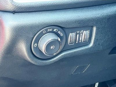 2026 Chrysler Pacifica — photo 10 view