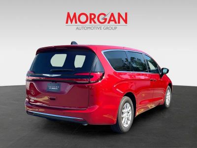 2026 Chrysler Pacifica — photo 7 view