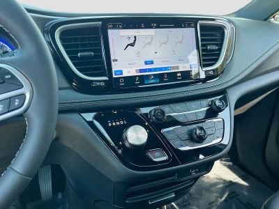 2026 Chrysler Pacifica — photo 15 view