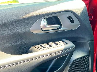 2026 Chrysler Pacifica — photo 17 view