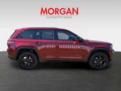 2025 Jeep Grand Cherokee — side profile view