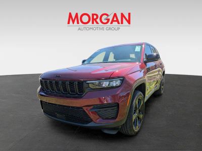 2025 Jeep Grand Cherokee — engine compartment view