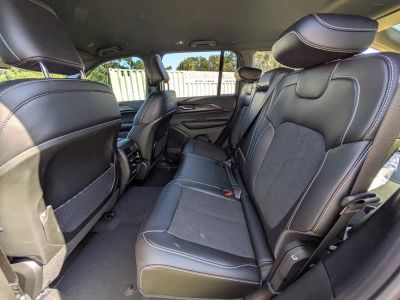 2025 Jeep Grand Cherokee — photo 12 view