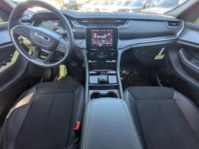 2025 Jeep Grand Cherokee — photo 13 view